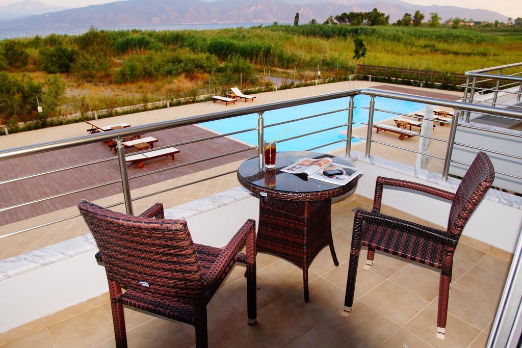Cavos Fokidos Aparthotel Chiliadou  Ngoại thất bức ảnh