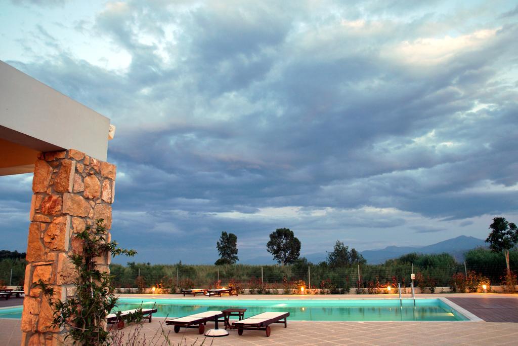 Cavos Fokidos Aparthotel Chiliadou  Ngoại thất bức ảnh